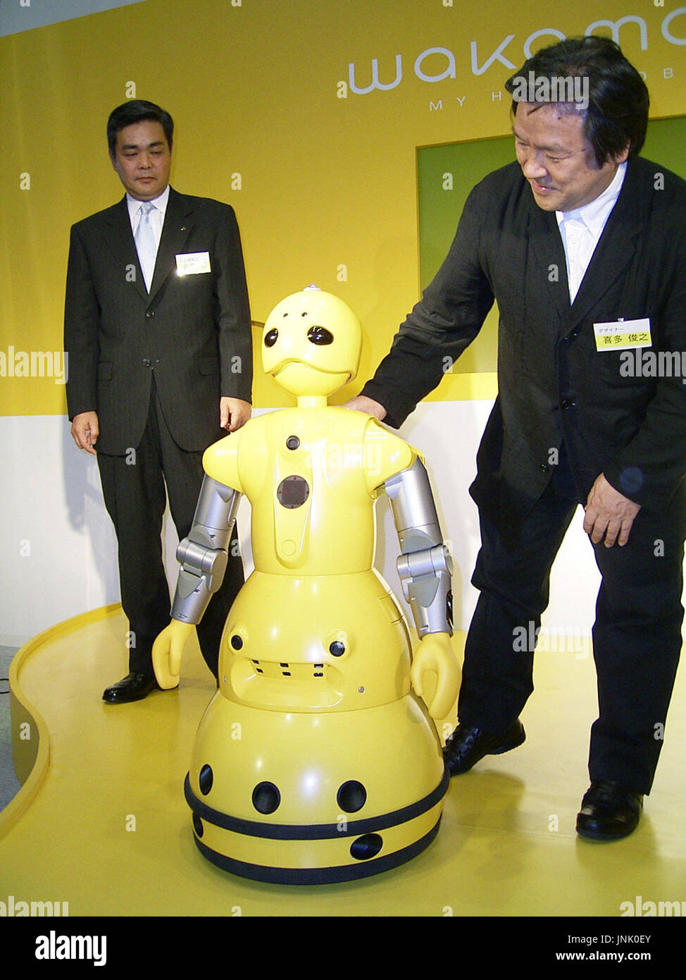 TOKYO, Japan Mitsubishi Heavy Industries Ltd. shows off its homeuse ''Wakamaru'' humanoid