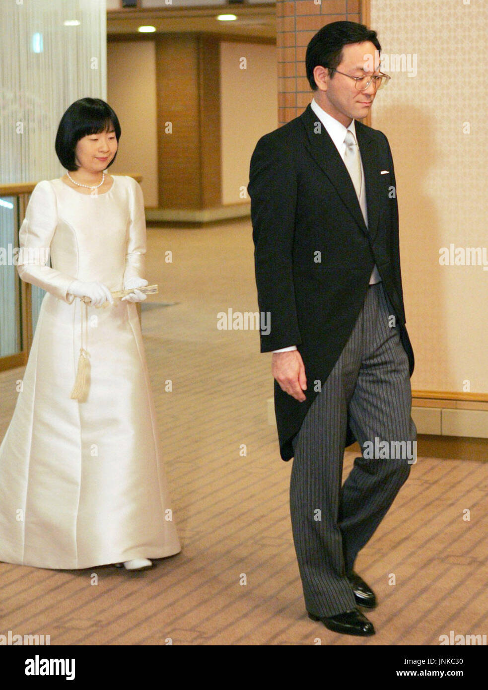 Tokyo Japan Princess Sayako L And Tokyo Metropolitan Government Employee Yoshiki Kuroda R Enter Their Wedding Site At The Imperial Hotel Nov 15 Pool Photo Kyodo Stock Photo Alamy