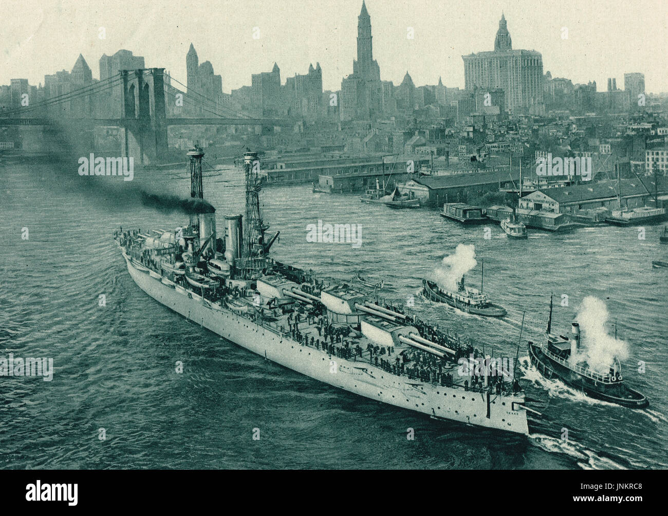 USS Texas US battleship leaving New York harbour Stock Photo