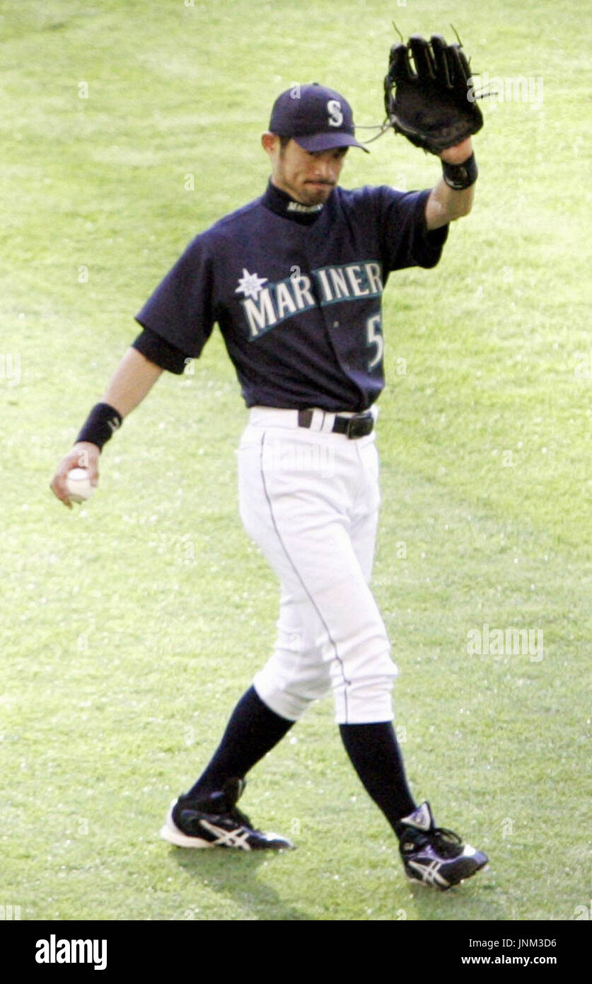 SEATTLE, United States Seattle Mariners right fielder Ichiro Suzuki waves to spectators during