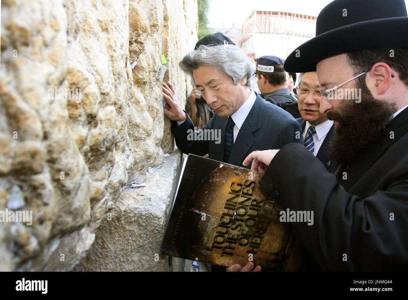 old-city-jerusalem-japanese-prime-minister-junichiro-koizumi-l-visits-JNMG44.jpg