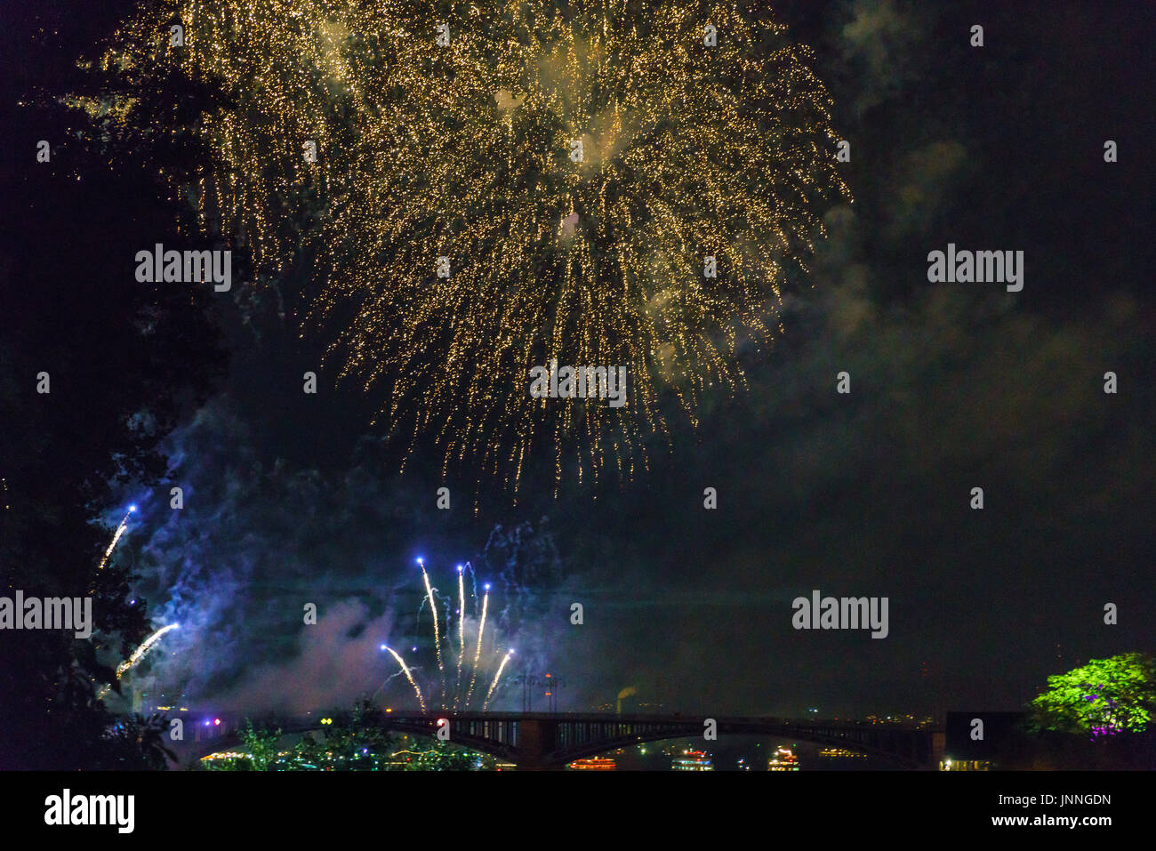  Mainzer Sommerlichter, summer lights in Mainz, fireworks with huge air Bildidee 