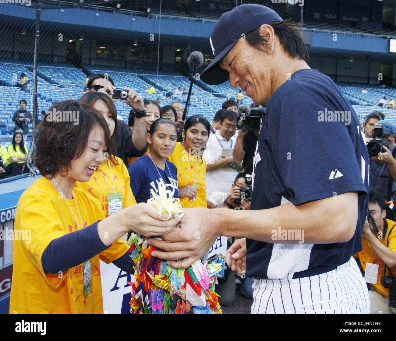 NEW YORK, United States Four Japanese and U.S. youths (L) who lost