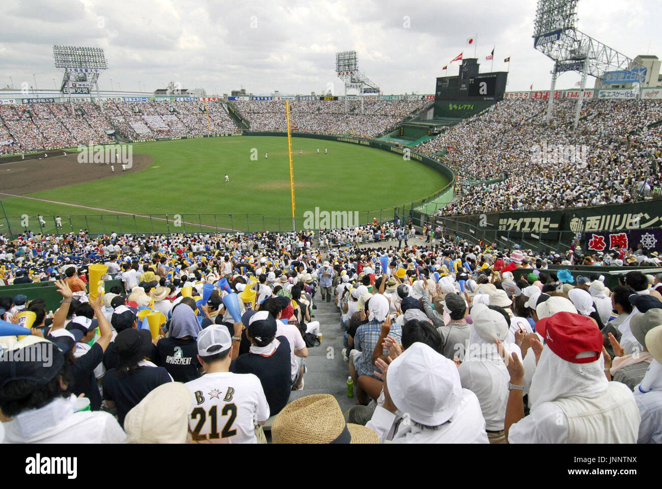 koshien-japan-koshien-stadium-is-crowded-with-people-during-the