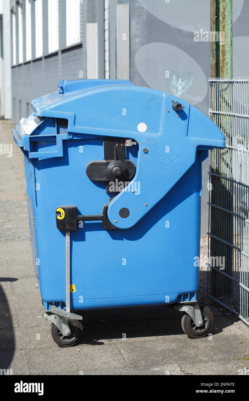 Blue bin cardboard and paper hires stock photography and images Alamy