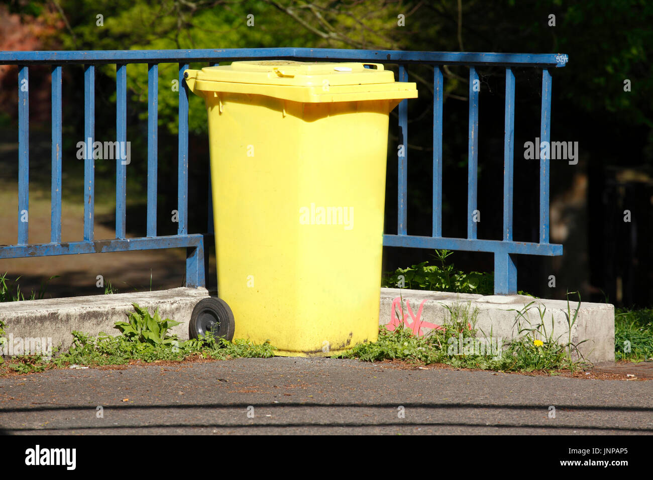 Yellow recycling bin hires stock photography and images Alamy