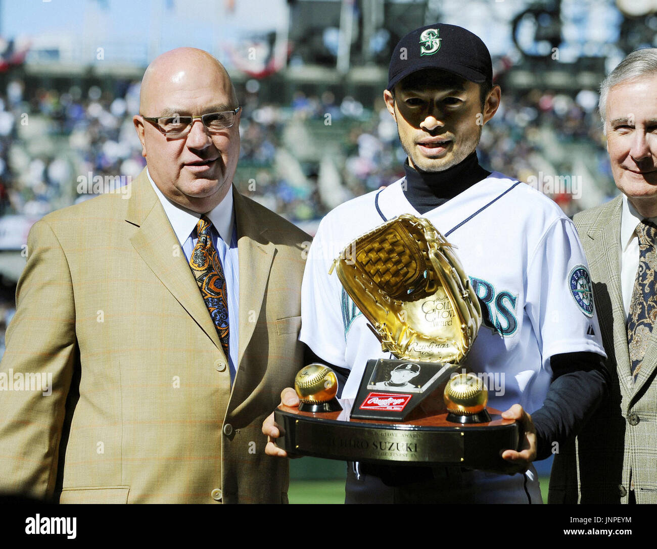 SEATTLE, United States Seattle Mariners outfielder Ichiro Suzuki (C