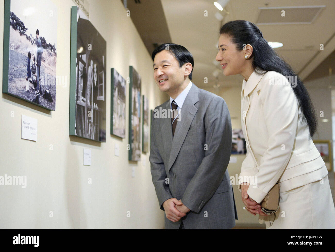 TOKYO, Japan - Crown Prince Naruhito (L) and his wife Crown Princess Masako  look at a photo panel at a department store in Tokyo on April 16 as they  visit a photo, image size:1300x979