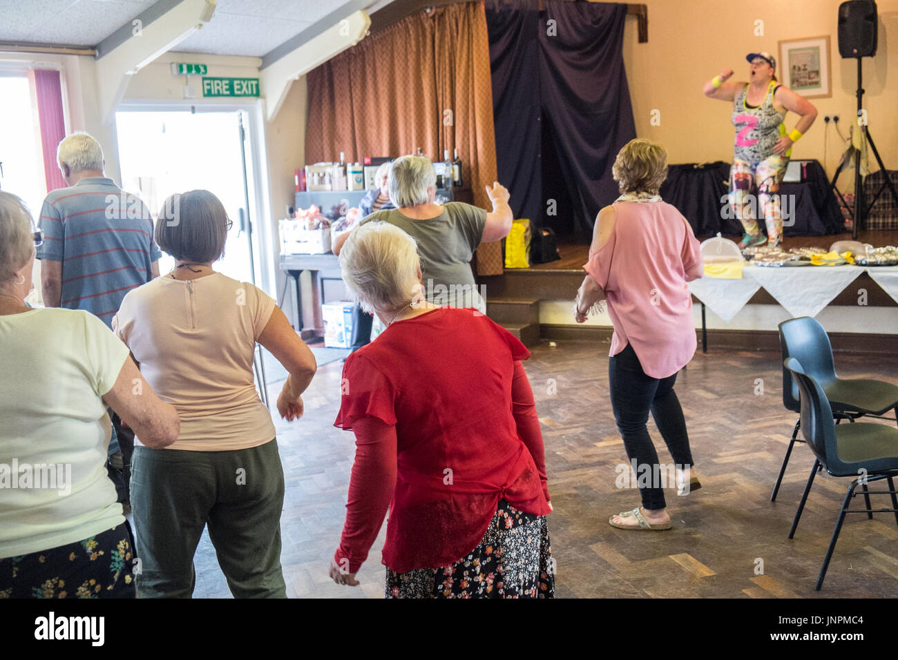 Elderly people keep fit class hi-res stock photography and images - Alamy