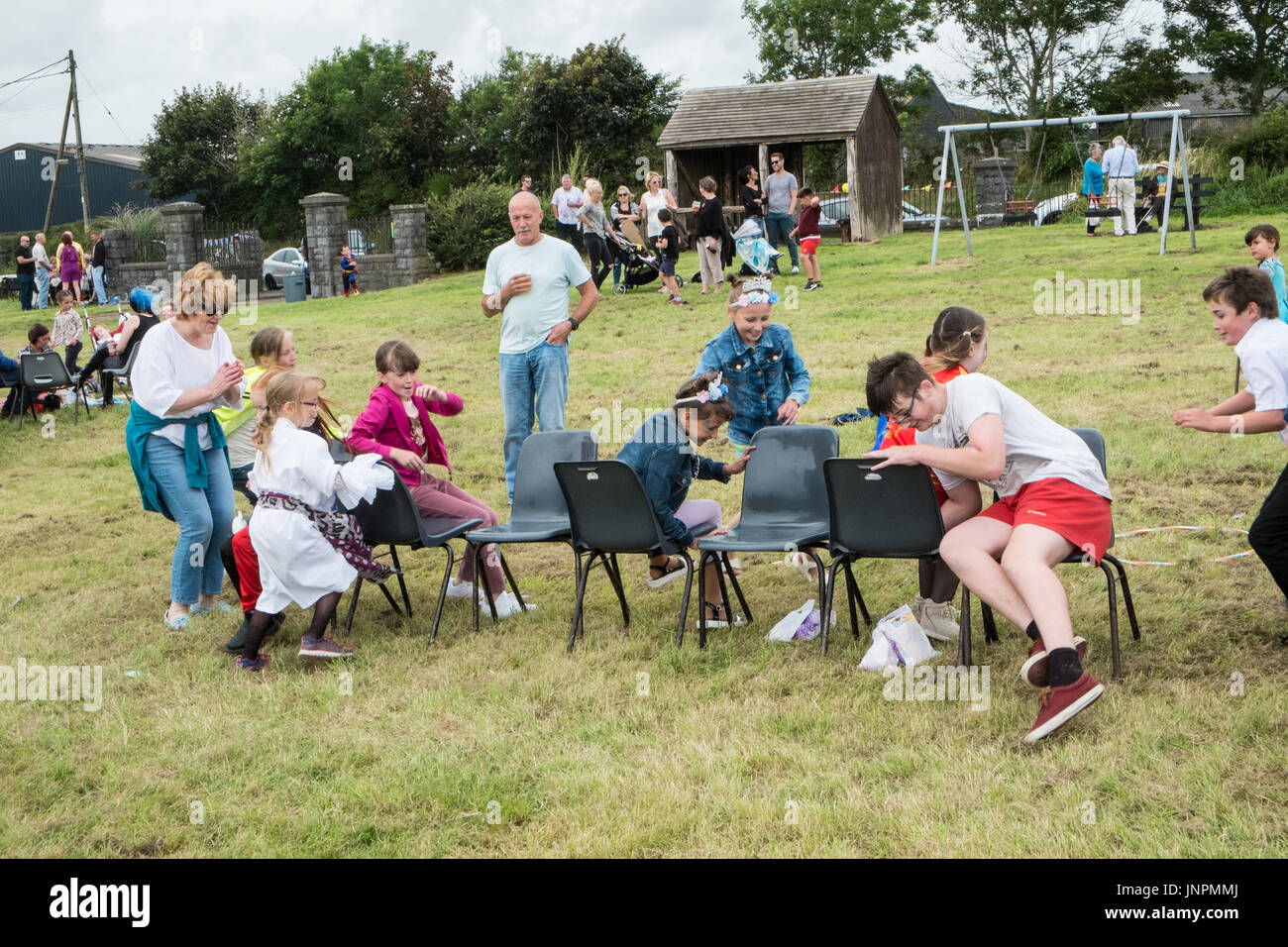 Musical chairs game hires stock photography and images Alamy