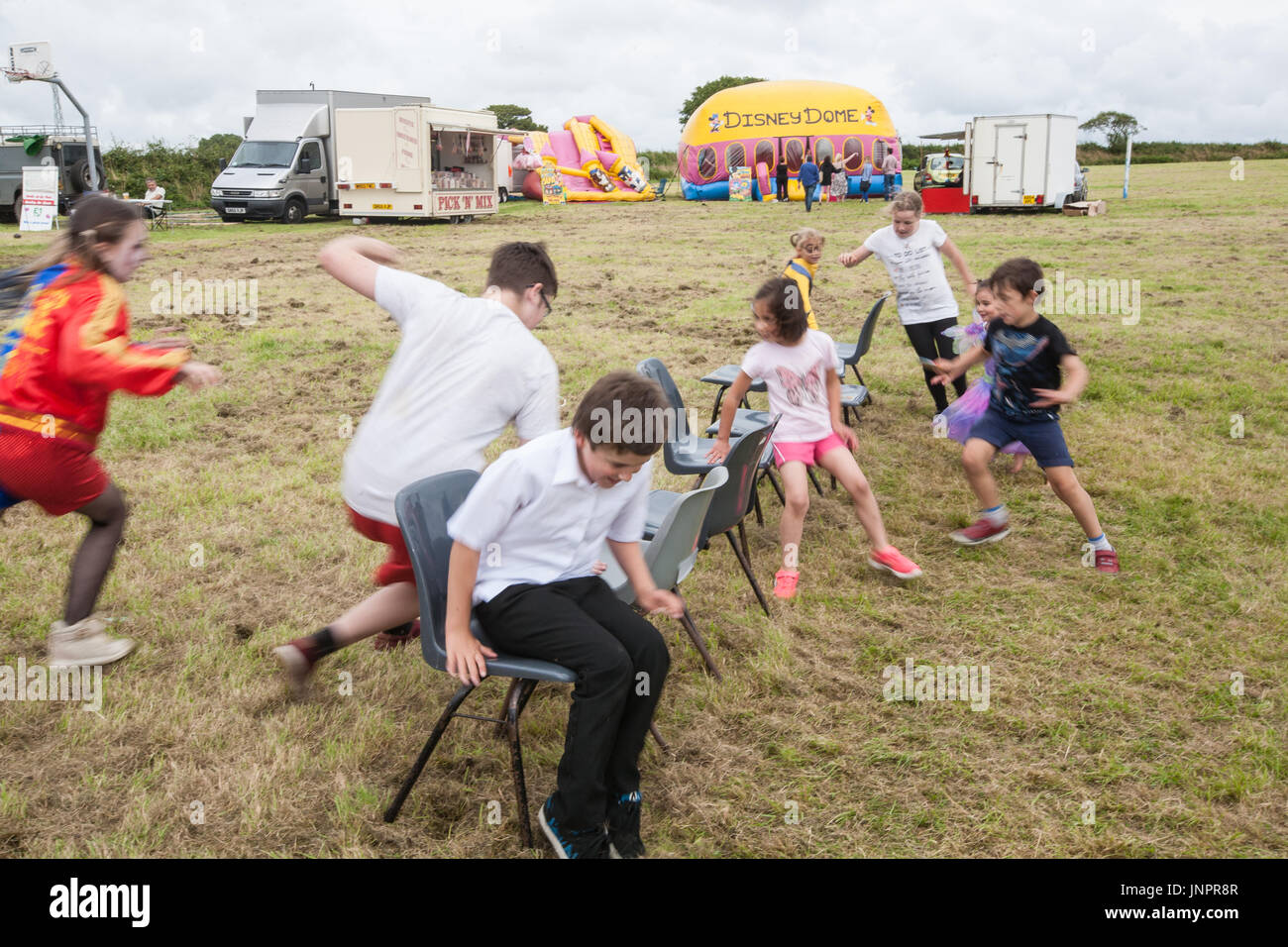 Children playing musical chairs hires stock photography and images Alamy