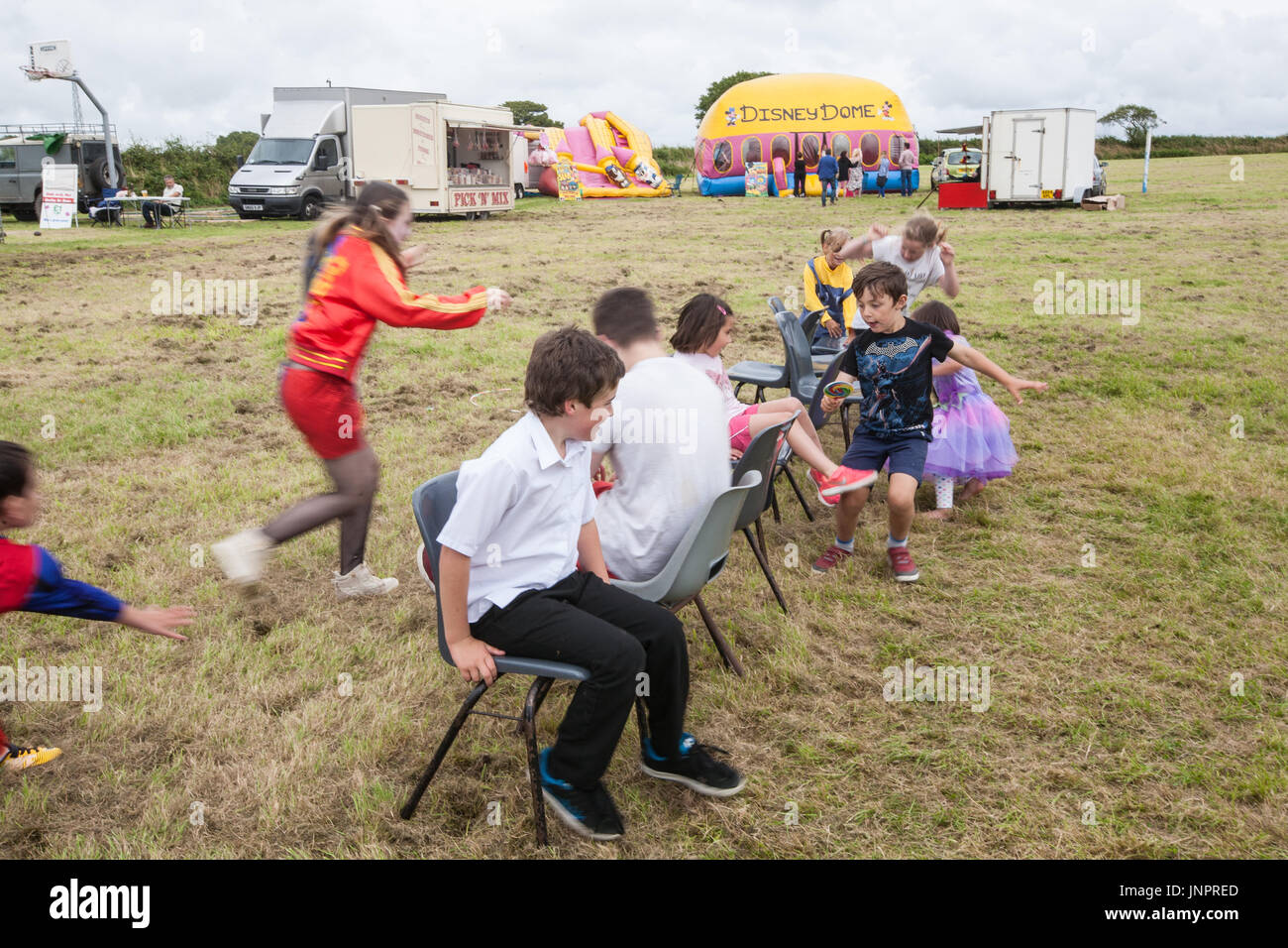 Children playing musical chairs hires stock photography and images Alamy