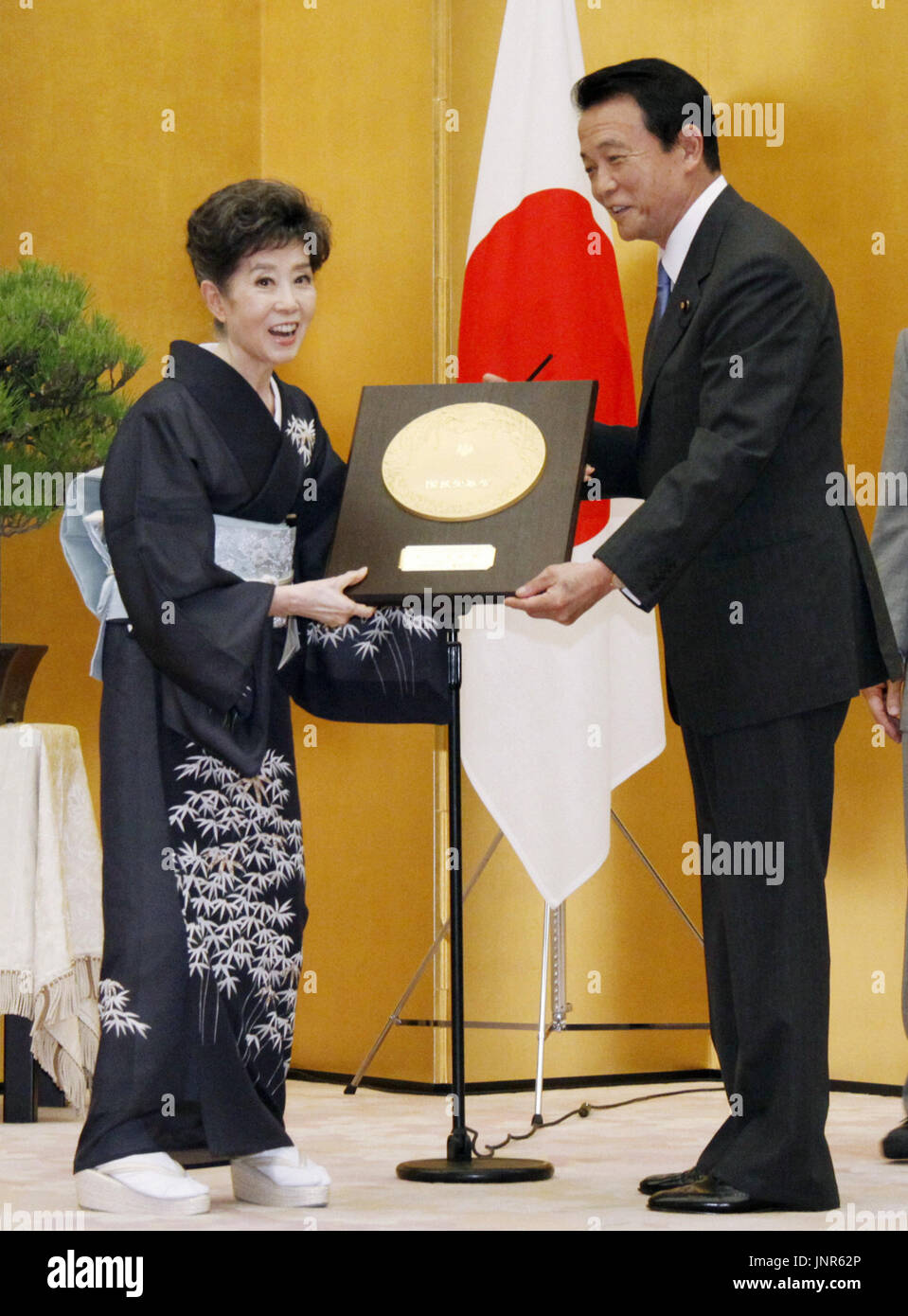 TOKYO, Japan Japanese actress Mitsuko Mori (L) receives the People's