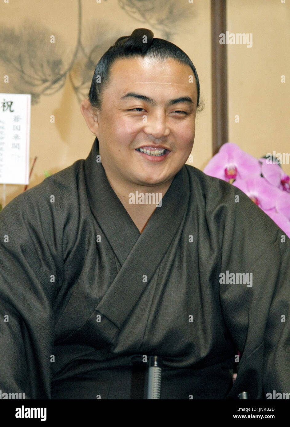 ONOJO, Japan - Chinese sumo wrestler Sokokurai smiles during a news conference at the Arashino stable in Fukuoka Prefecture on Dec. 2, 2009. After posting a 5-2 mark in the third-tier makushita division of the Kyushu Grand Sumo Tournament, the 25-year old became the second Chinese wrestler to fight in the second-tier juryo division, following Osaka-born Chinese national Kiyonohana in the 1970s. (Kyodo) Stock Photo