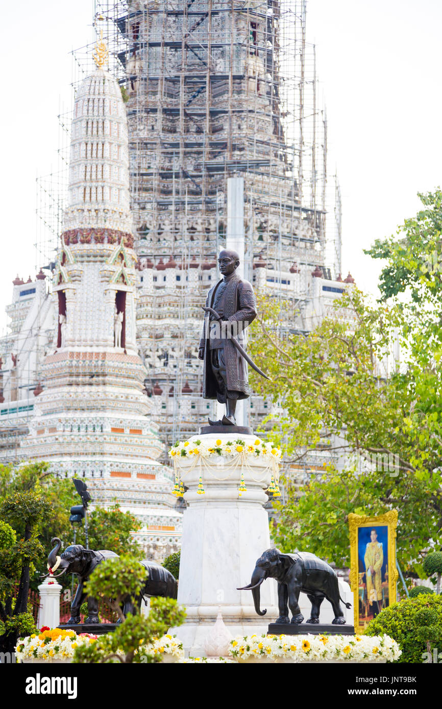 Monument of King Rama II with three elephants in his reign in Wat Arun (Temple of Dawn, Wat Jang), Bangkok, Thailand Stock Photo