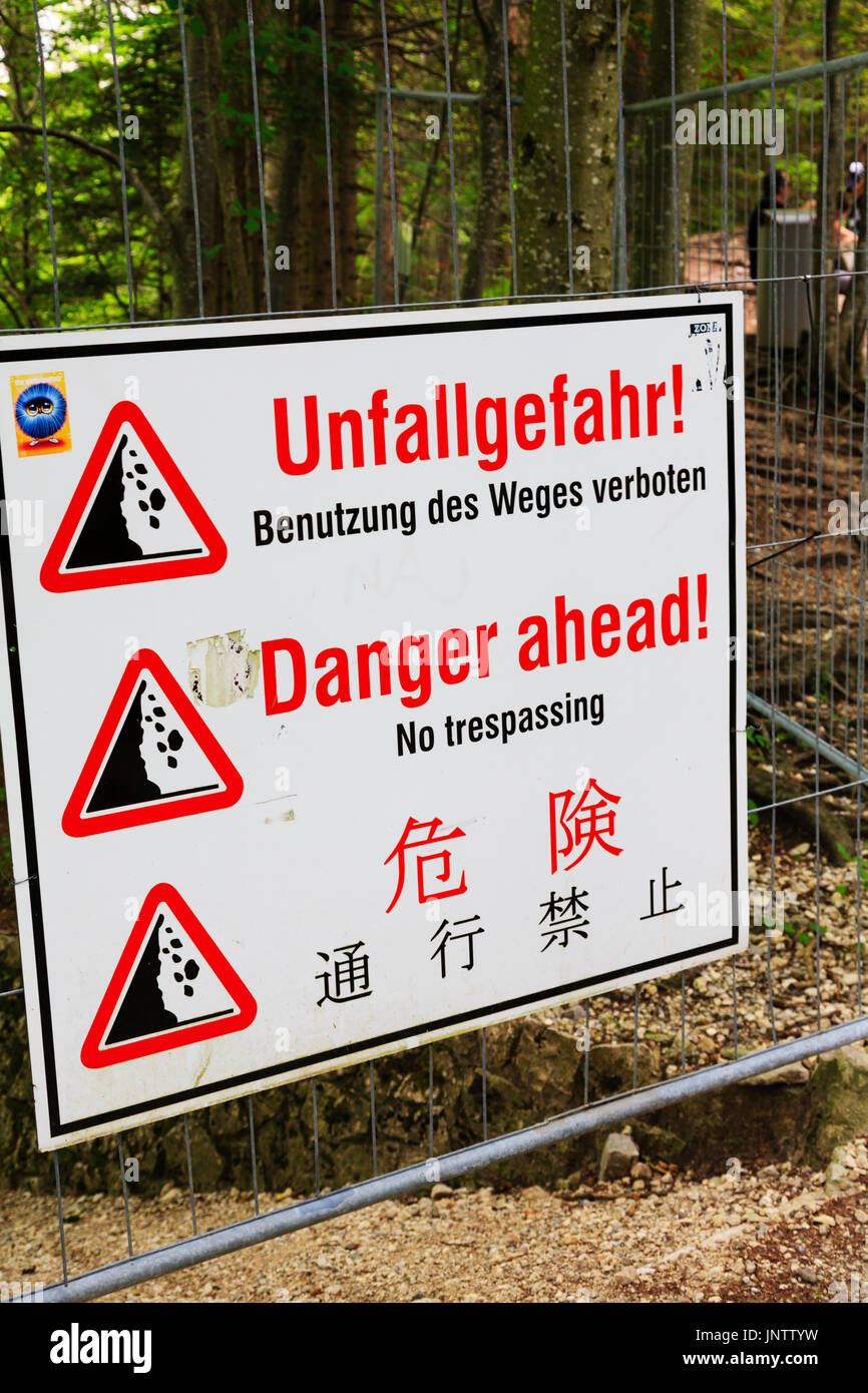 Danger warning signs in English, German and Chinese to warn tourists to Neuschwanstein Castle. Munich, Bavaria, Germany Stock Photo