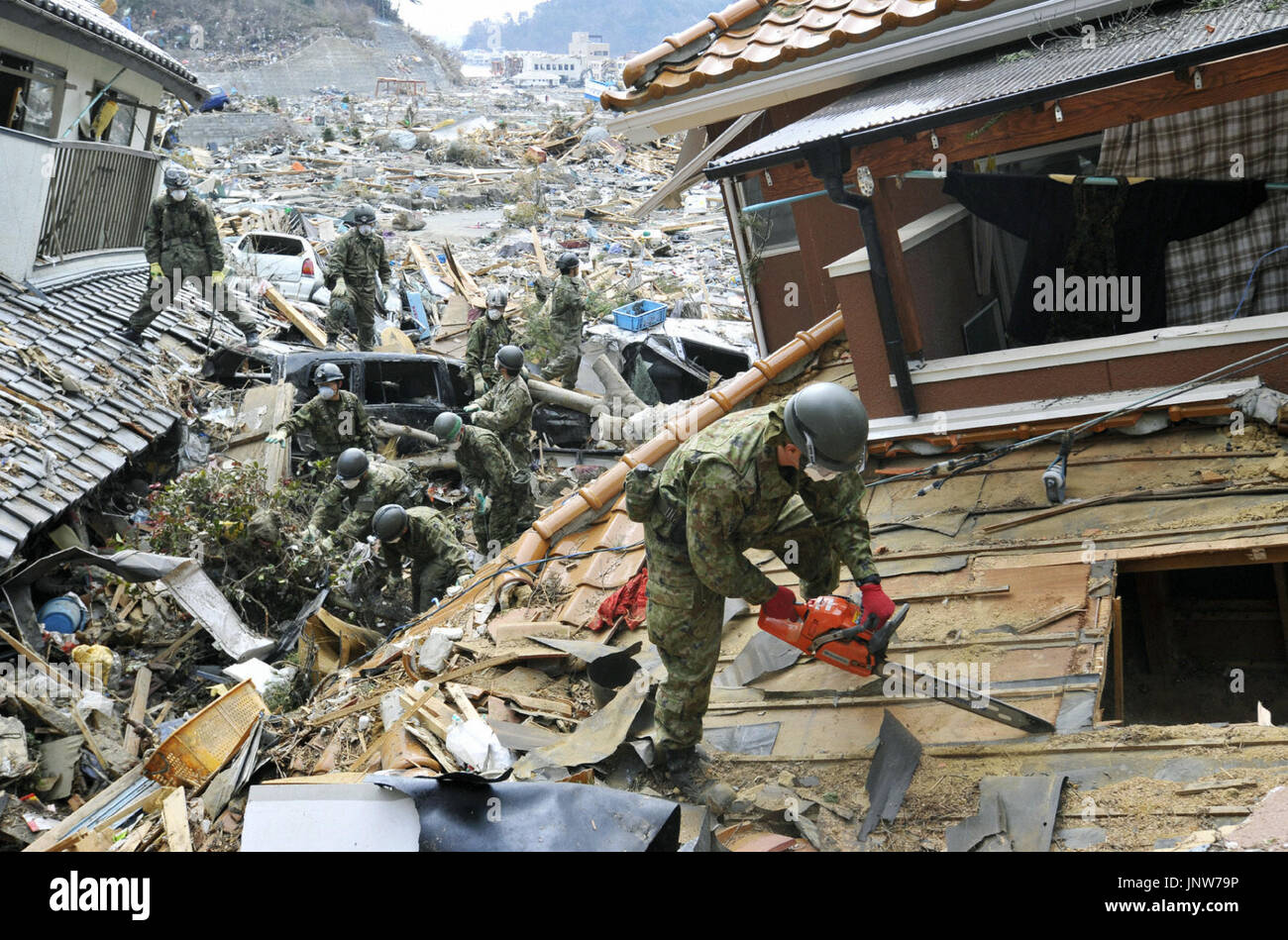 Дома после землетрясения. Великое землетрясение Хансин-Авадзи. Здания после землетрясения. Катастрофические землетрясения. Землетрясение фото.