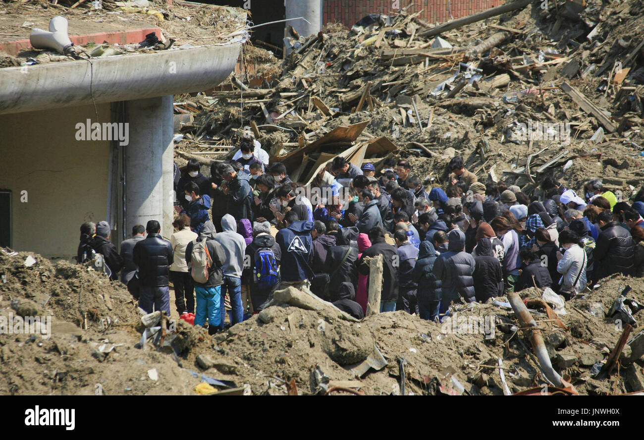 Sendai Japan Family Members Of The March 11 Tsunami Victims At Stock Photo Alamy