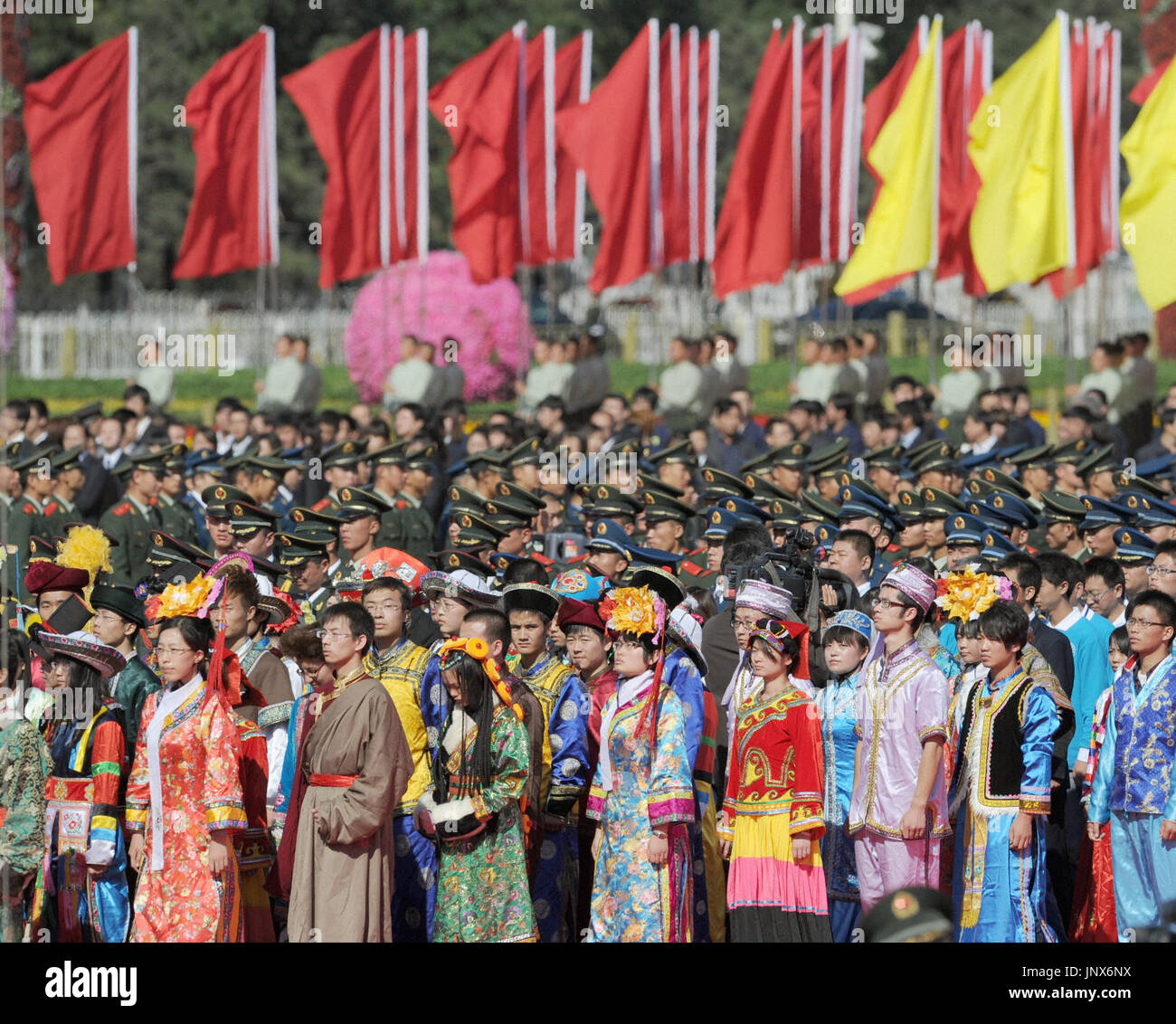 Праздник на площади тяньаньмэнь. День образования кнр открытка. Образование китайской народной республики (кнр). 1 октября в китае. Праздник на площади тяньаньмэнь.
