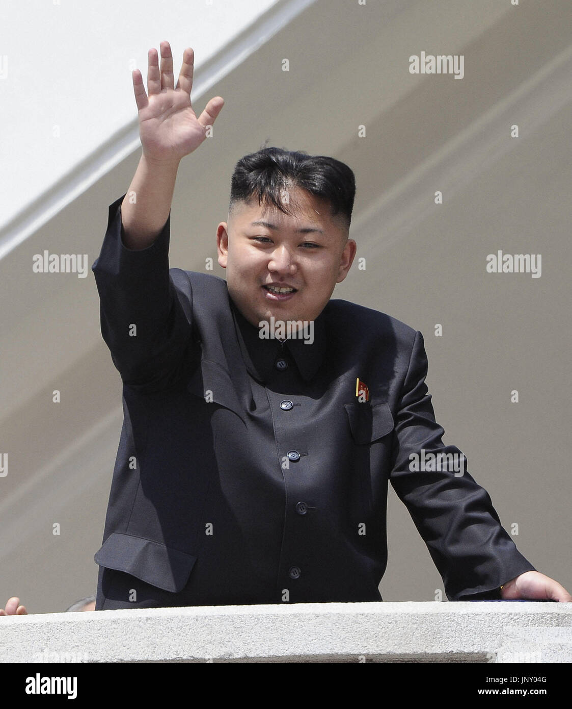 PYONGYANG, North Korea - North Korea's new leader Kim Jong Un waves ...