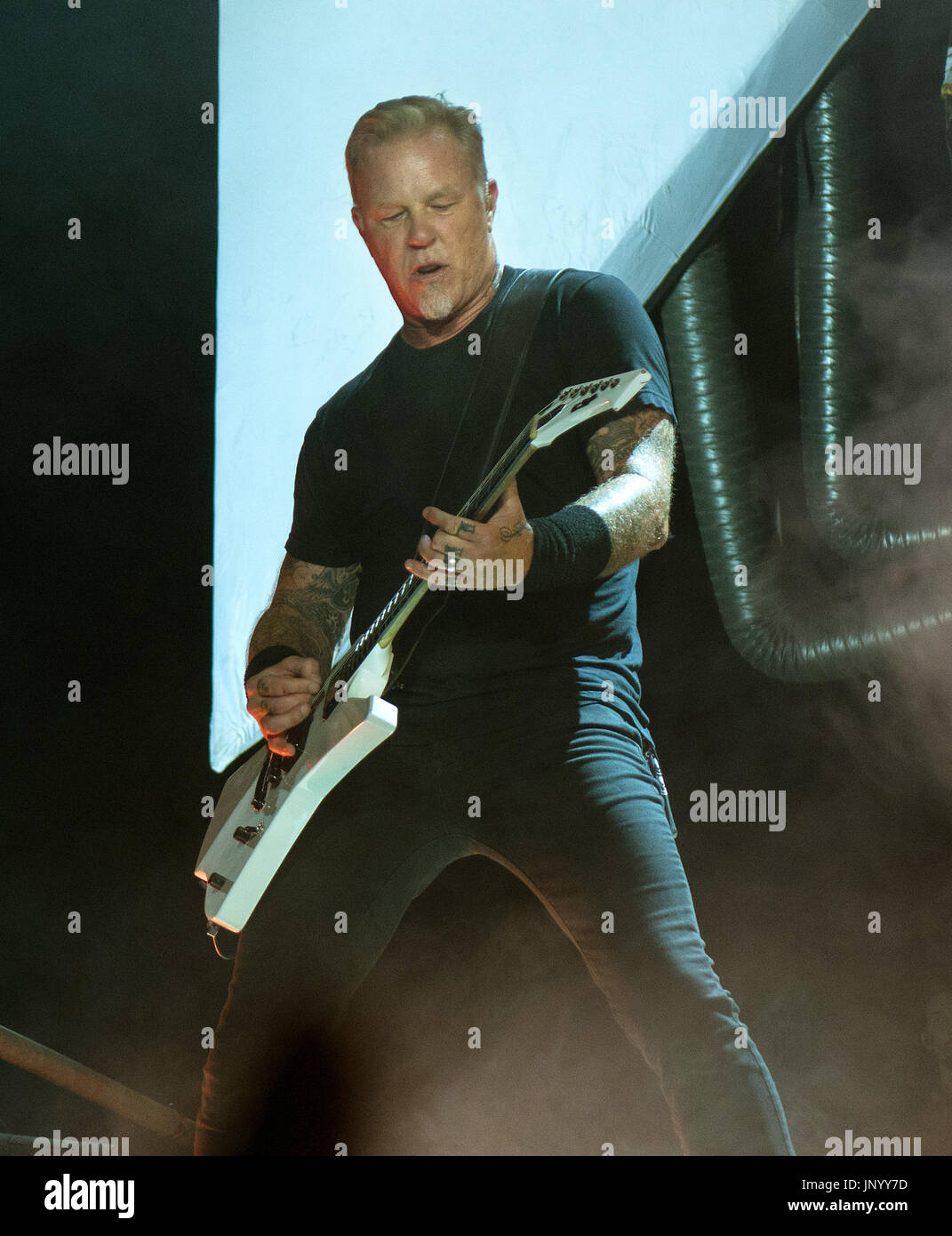 james-hetfield-metallica-lead-singer-hi-res-stock-photography-and