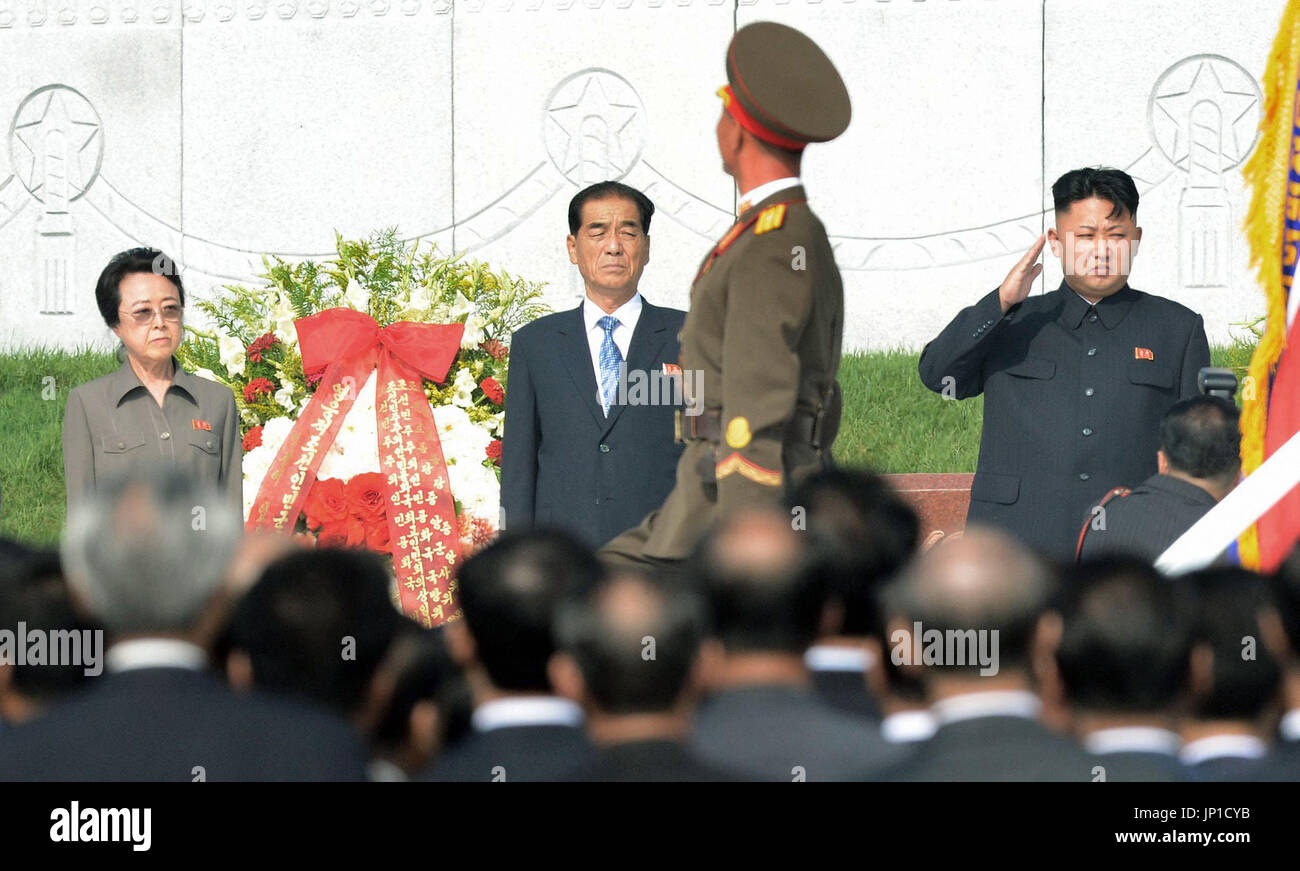 PYONGYANG, North Korea - North Korean leader Kim Jong Un (R) salutes ...