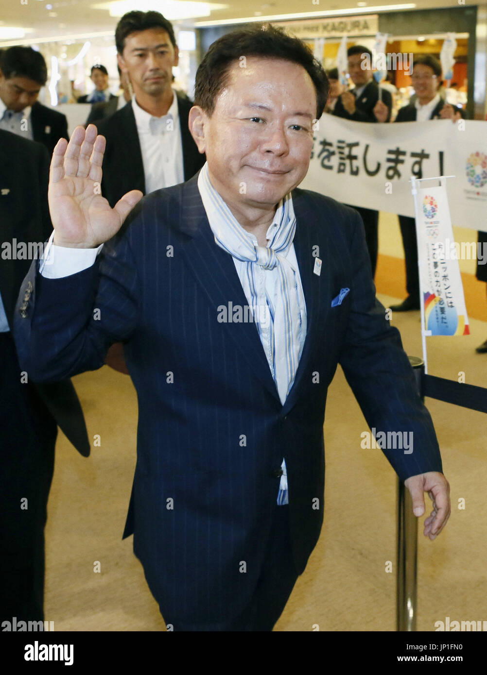 NARITA, Japan - Tokyo Gov. Naoki Inose waves before leaving Narita ...