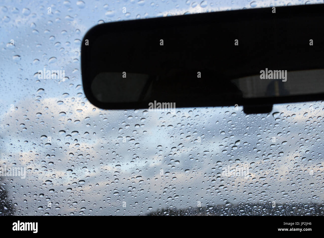 https://c8.alamy.com/comp/JP2JH6/rain-drops-on-car-windshield-JP2JH6.jpg