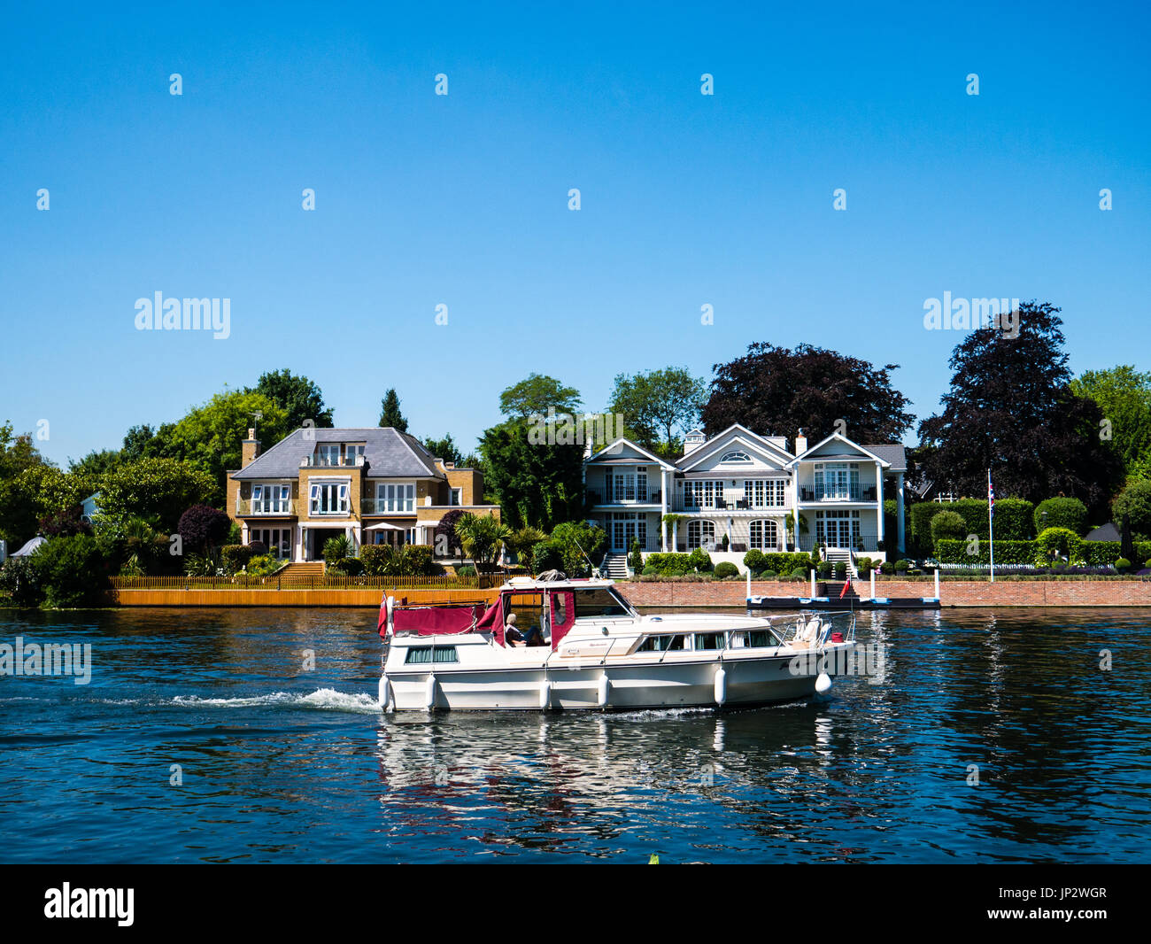 Maidenhead, berkshire riverside hires stock photography and images Alamy