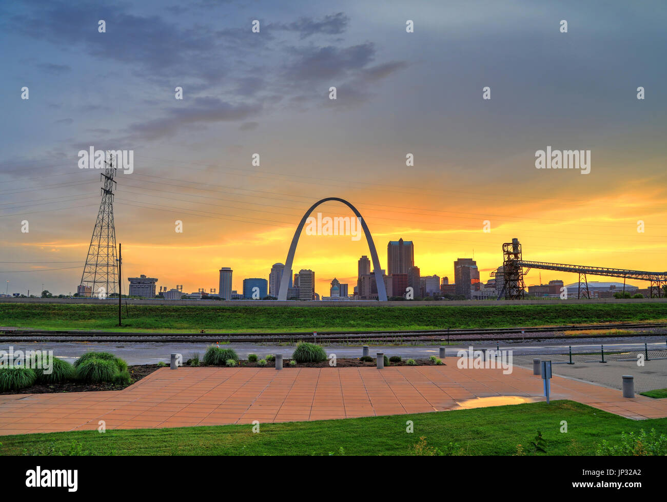 Sunset over the Gateway Arch and St. Louis, Missouri Stock Photo - Alamy