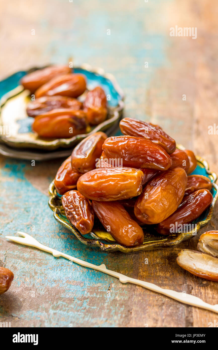 Raw Organic Medjool Dates with pits Ready to Eat Stock Photo Alamy