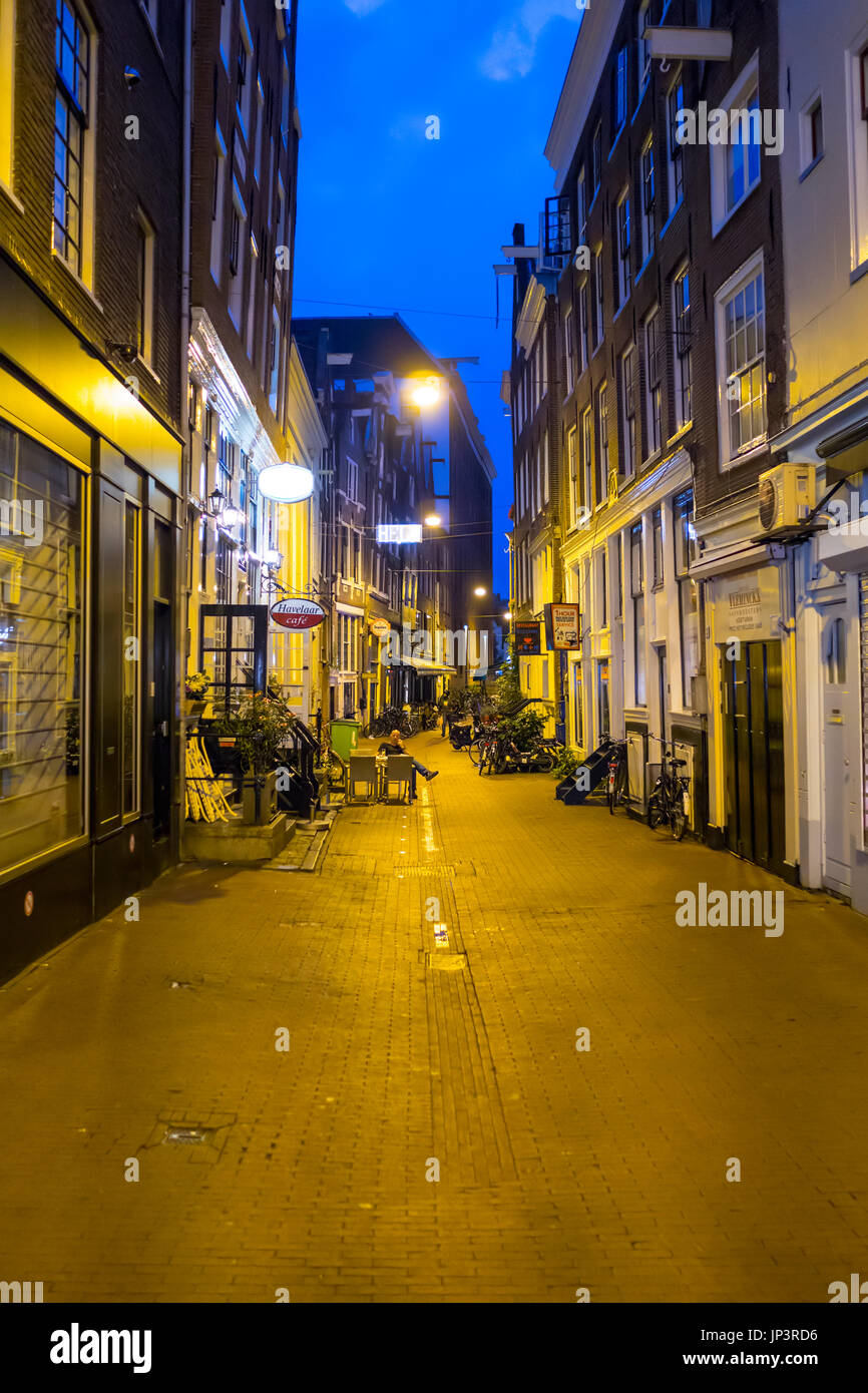 The pedestrian zones in the city center of Amsterdam at night