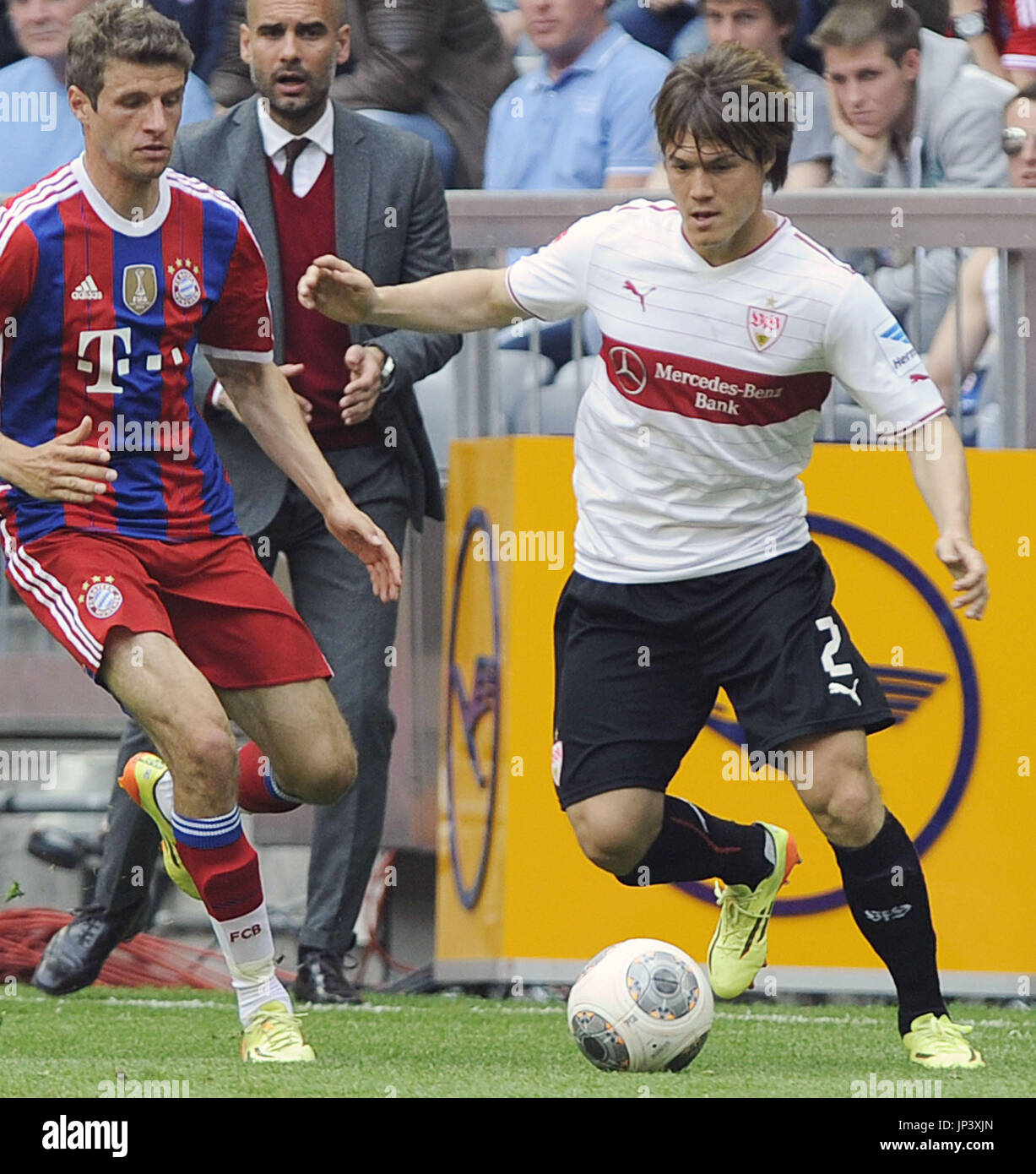 MUNICH, Germany - Stuttgart defender Gotoku Sakai (R) evades the attentions of Bayern Munich's Thomas Muller in a Bundesliga match in Munich on May 10, 2014. Munich won 1-0. (Kyodo) Stock Photo