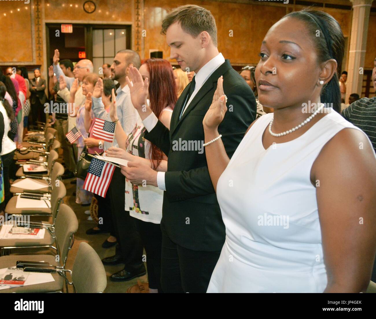 New York United States New U S Citizens Take The Oath Of Allegiance