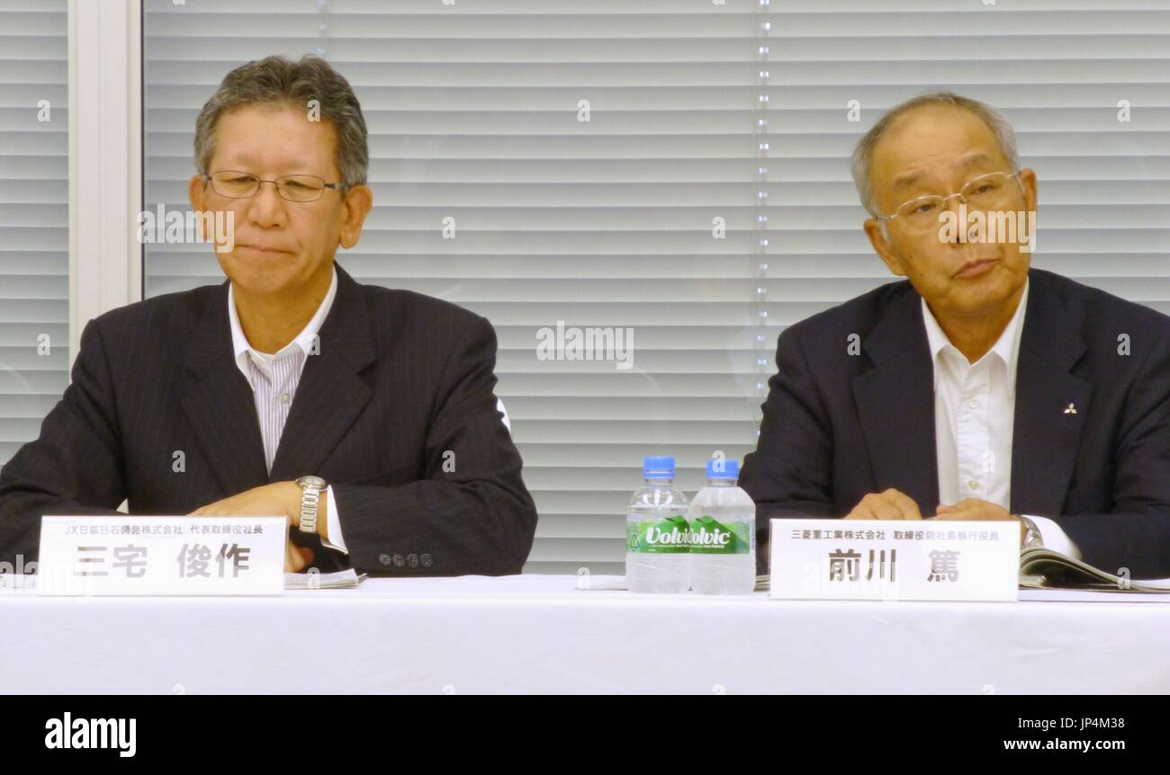 TOKYO, Japan - JX Nippon Oil & Gas Exploration Corp. President Shunsaku Miyake (L) and Atsushi Maekawa, senior executive vice president of Mitsubishi Heavy Industries Ltd., meet the press in Tokyo on July 15, 2014. MHI has received an order for the world's largest post-combustion CO2 capture system for an enhanced oil recovery project in Texas which is being primarily promoted by NRG Energy, Inc. and JX Nippon. (Kyodo) Stock Photo
