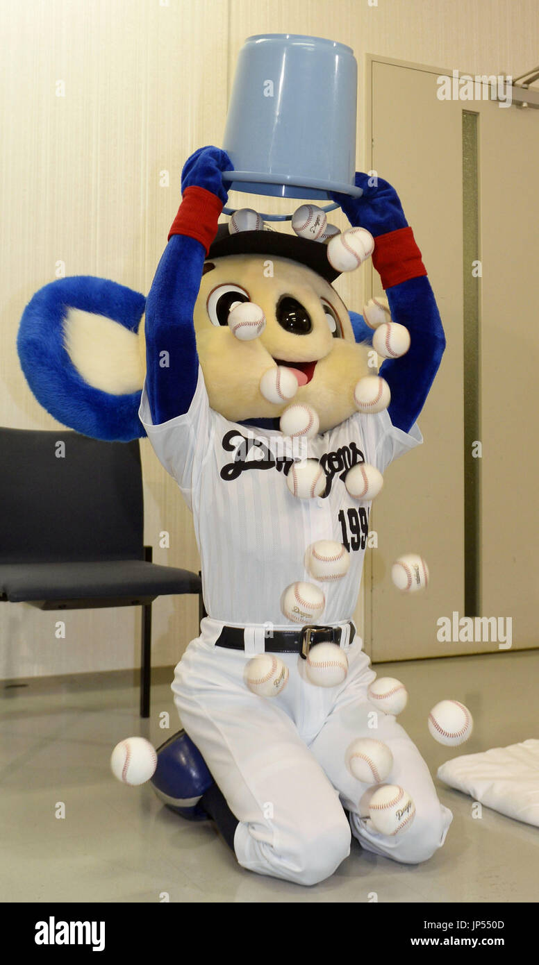 Doala, the mascot of the Chunichi Dragons baseball team, concludes "salary  negotiations" in Nagoya on Dec. 21, 2015. Doala signed for 750 grams of  sliced bread for the 2016 season, up 50