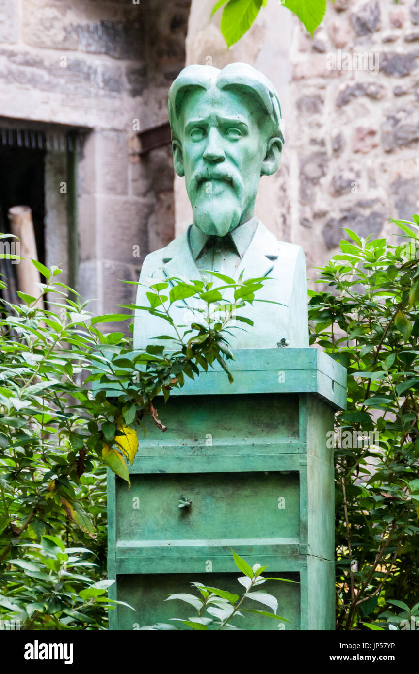Statue of Patrick Geddes, often called the Father of Town Planning, in the public garden of Sandeman House, Edinburgh Stock Photo