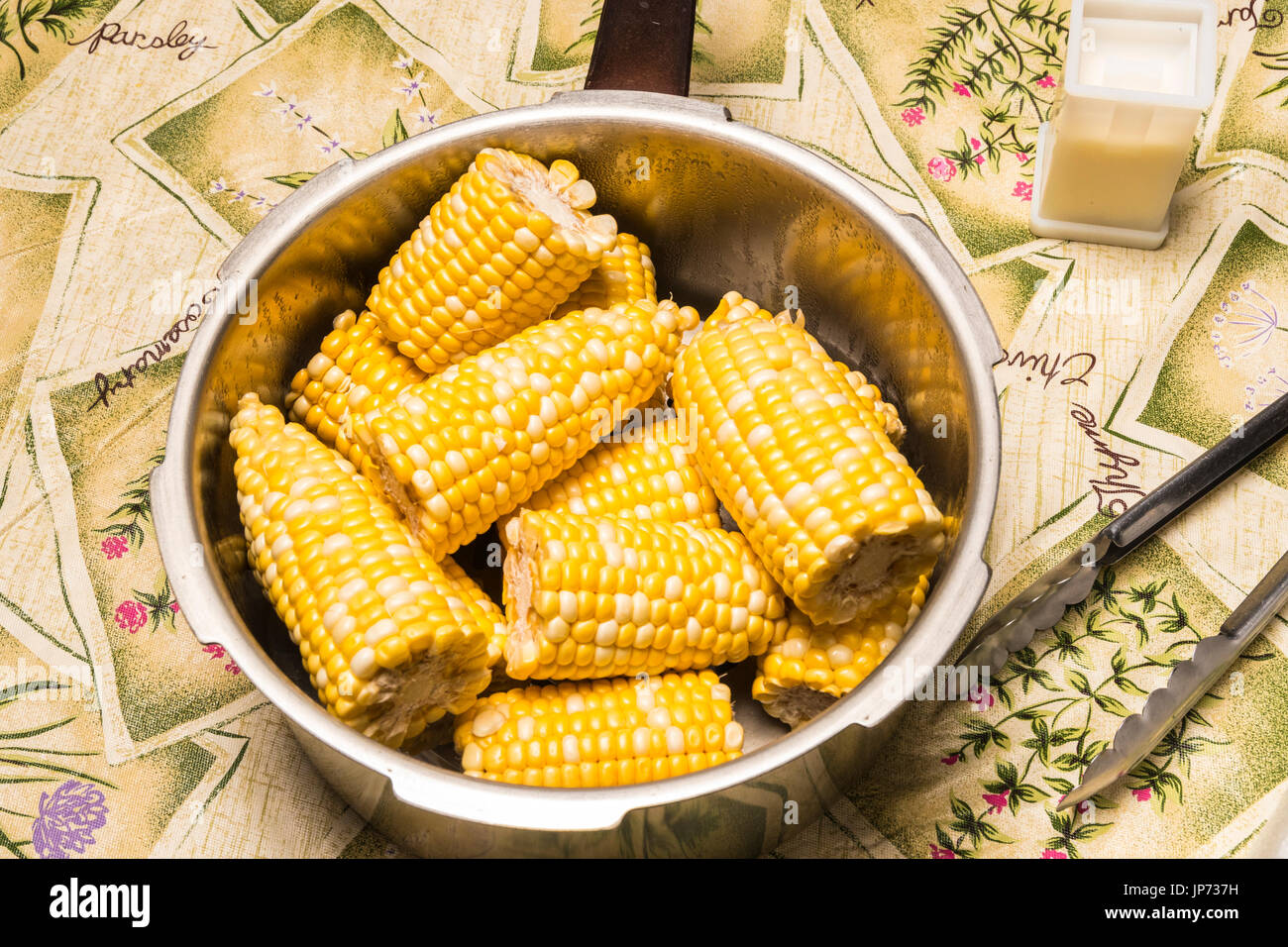 corn on the cob in pressure cooker Stock Photo Alamy