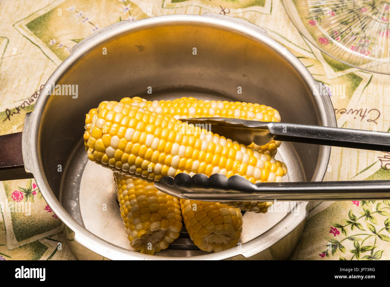 corn on the cob in pressure cooker Stock Photo Alamy