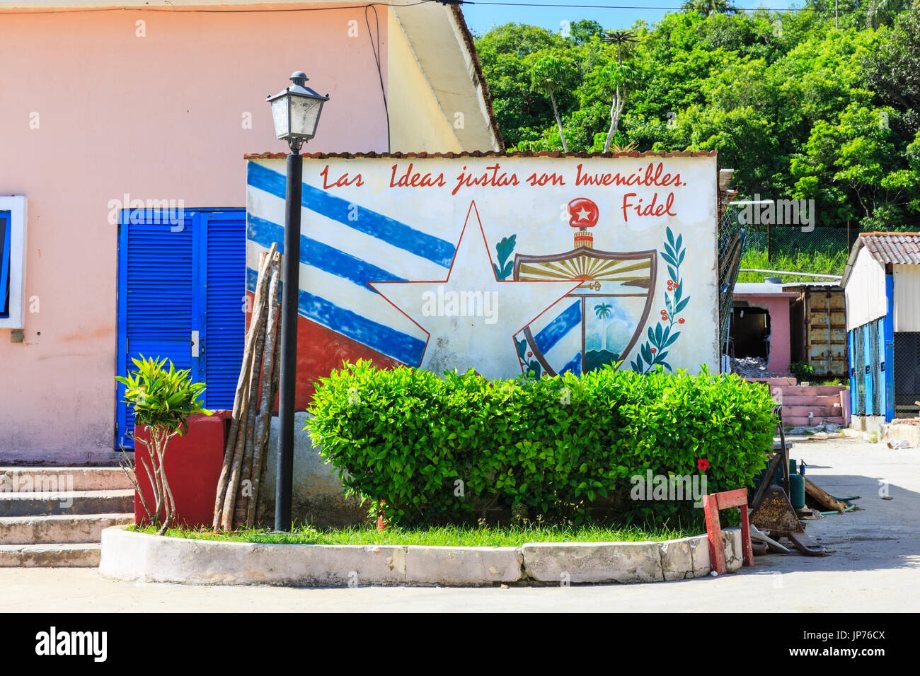 Las ideas justas son invencibles, Fidel. Socialist propaganda wall mural in Jibacoa, Cuba Stock Photo
