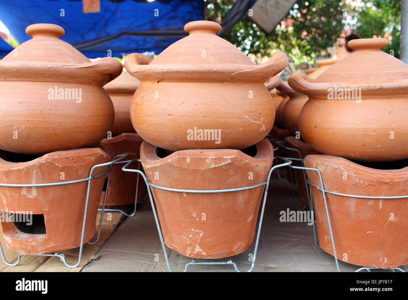 Clay pot background hi-res stock photography and images - Alamy