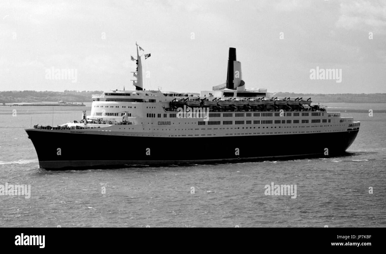 AJAXNETPHOTO. 16TH MAY, 1969. SOLENT, ENGLAND. - NATO FLEET SPECTATOR - CUNARD LINER QUEEN ELIZABETH 2 OUTWARD BOUND FROM SOUTHAMPTON OFF RYDE PASSING THE NATO WARSHIP FLEET ASSEMBLED FOR H.M. QUEEN ELIZABETH II REVIEW. PHOTO:JONATHAN EASTLAND/AJAX REF:356918_2A Stock Photo