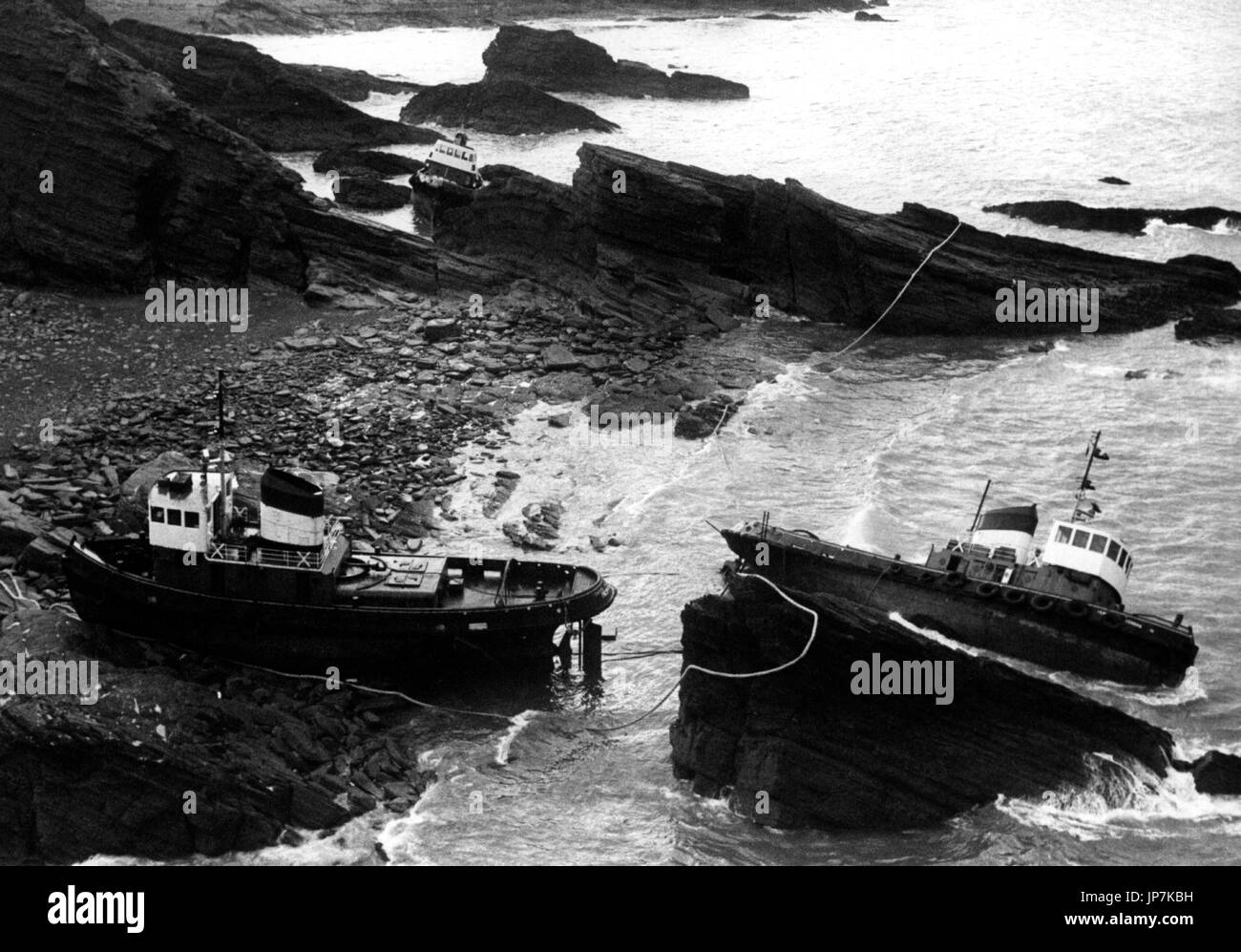 AJAXNETPHOTO. 20TH OCTOBER, 1981. SLOVAS, SOUTH WALES. - TRIPLE TUG WRECK - THREE TUGS WRECKED ON THE ROCKY COAST NEAR SLOVAS AFTER BREAKING FREE FROM THEIR TOW EN ROUTE TO GREECE.  PHOTO:JONATHAN EASTLAND/AJAX REF:812010 1 2 Stock Photo