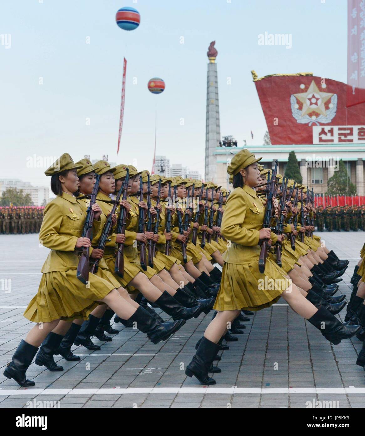 Female north korean soldiers hi-res stock photography and images - Alamy