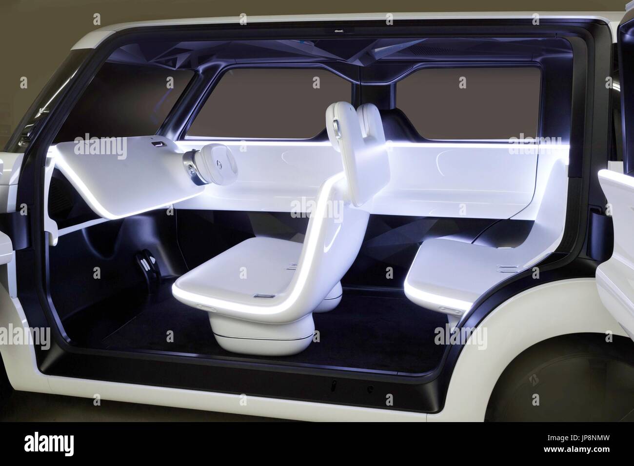 Nissan Motor Co. is set to unveil an electricitypowered "Teatro for