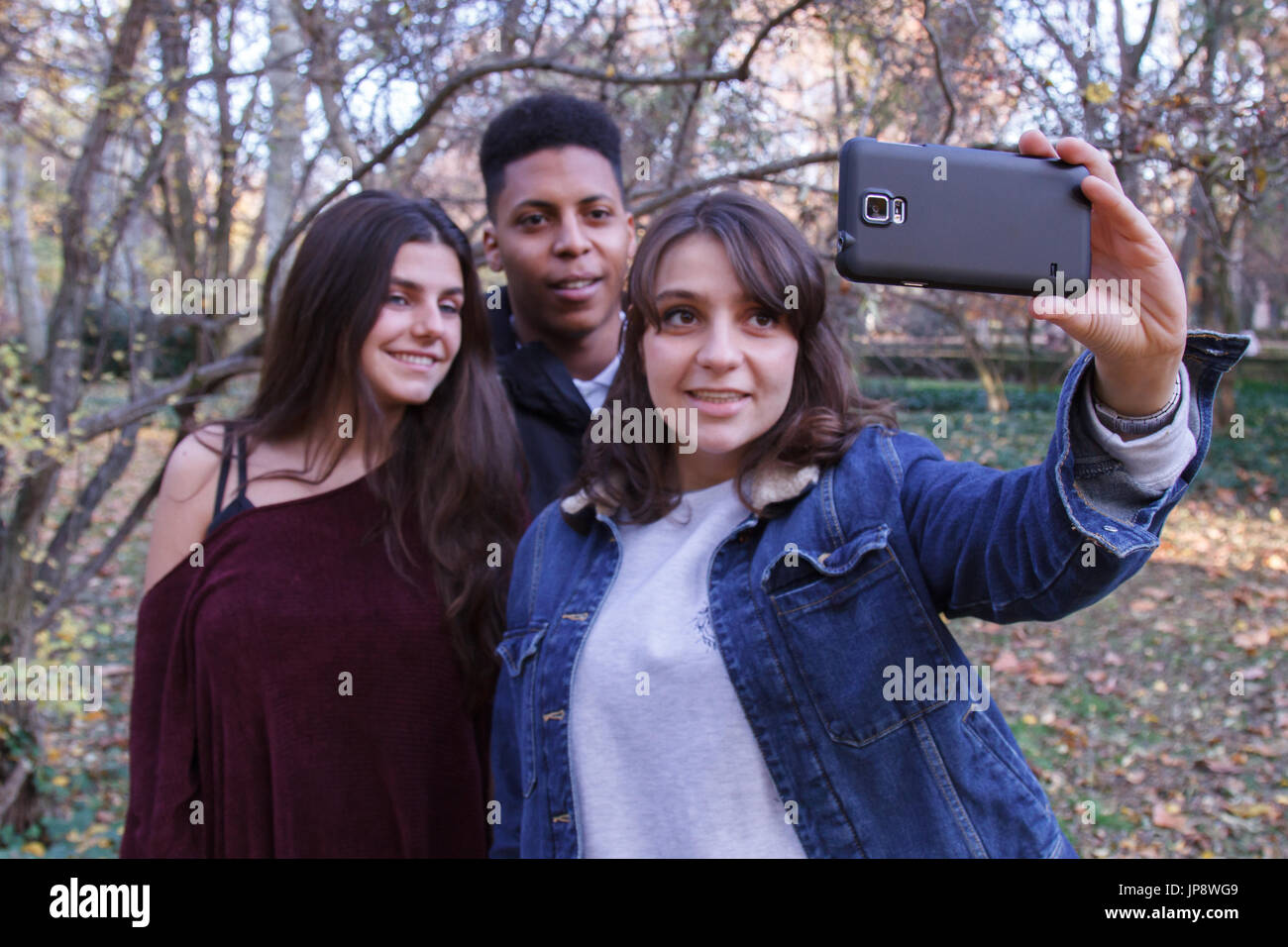 Group Girls And Caucasian Boy Black Doing Of PeopleTwo A Young lFK1J3Tc