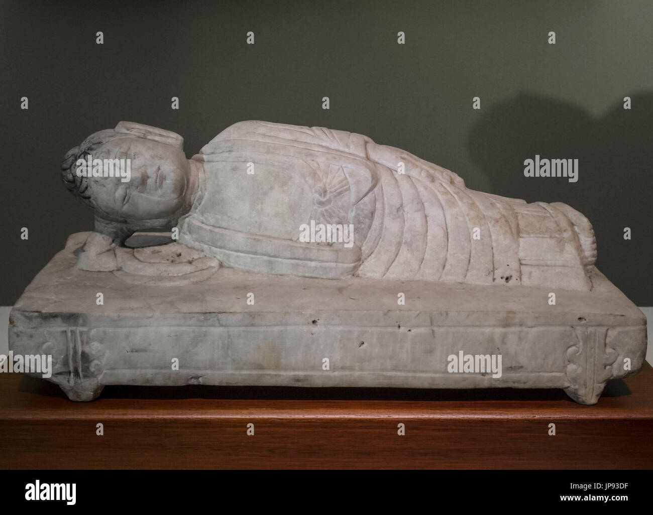 Stone Statue of the Nirvana Sakyamuni, Liao Dynasty (907 - 1125 AD) The Capital Museum, Beijing, China Stock Photo