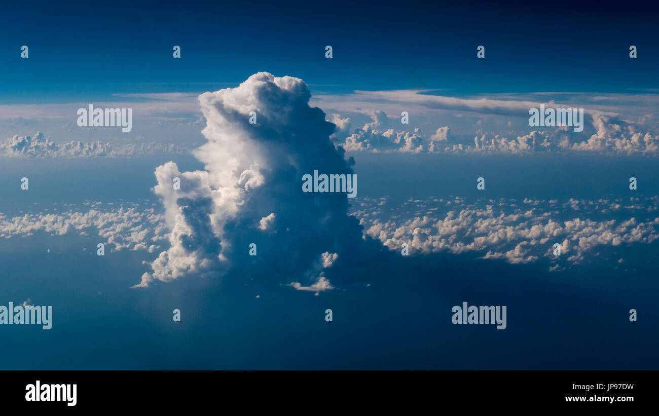 Cumulus nimbus hi-res stock photography and images - Alamy