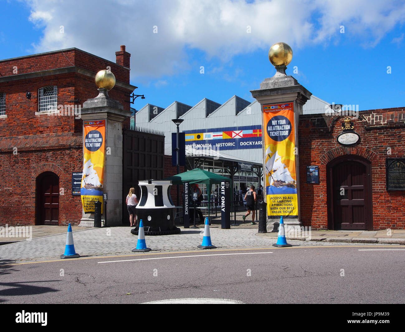 The Entrance To Portsmouth Historic Dockyard Stock Photo Alamy The Entrance To Portsmouth Historic Dockyard Stock Photo Alamy