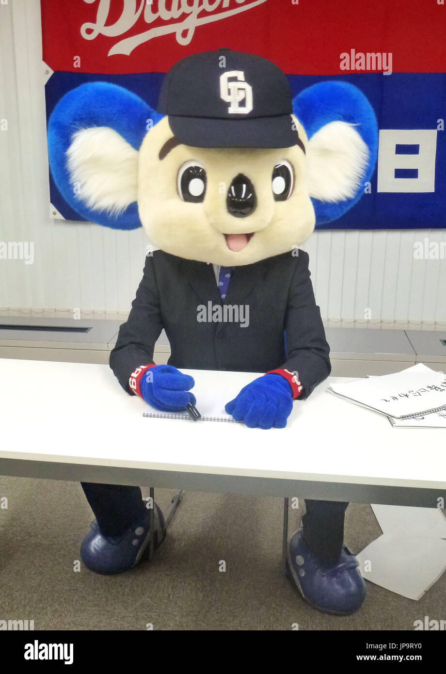 Doala, the mascot of the Chunichi Dragons baseball team, concludes "salary  negotiations" in Nagoya on Dec.
